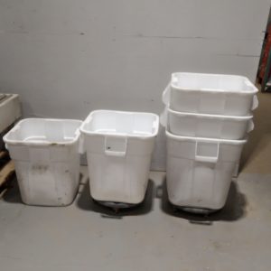 Laliberté Produits Industriels Contenants carrés, Polyéthylène, 28 gal. US