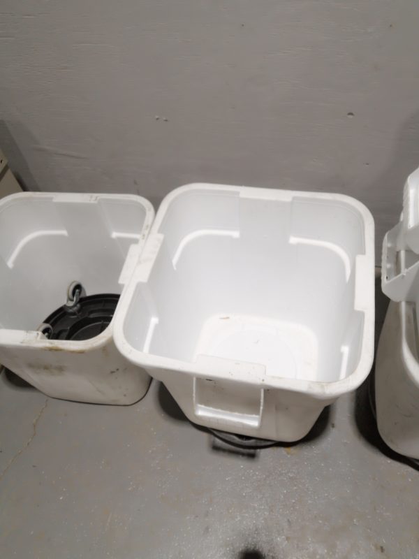 Contenants carrés, Polyéthylène, 28 gal. US