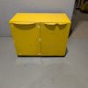 Armoire jaune 2 portes.1