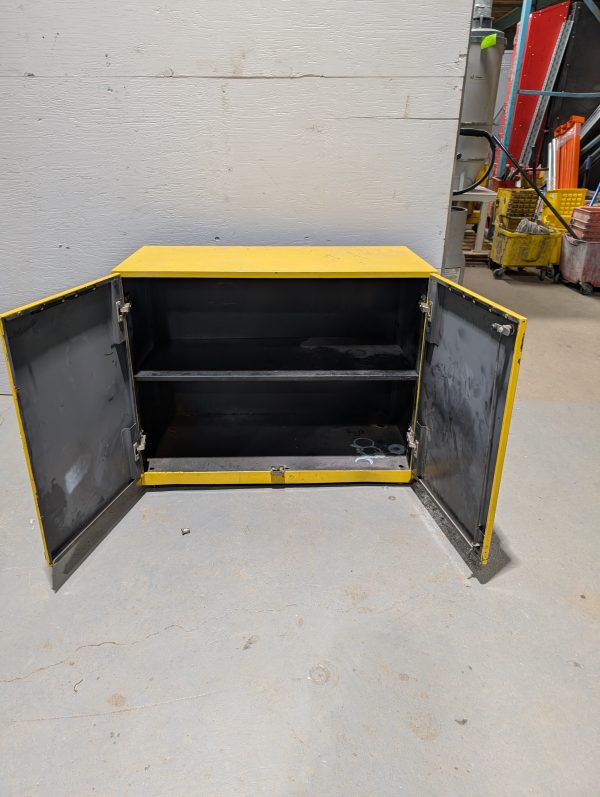 Armoire jaune 2 portes.2