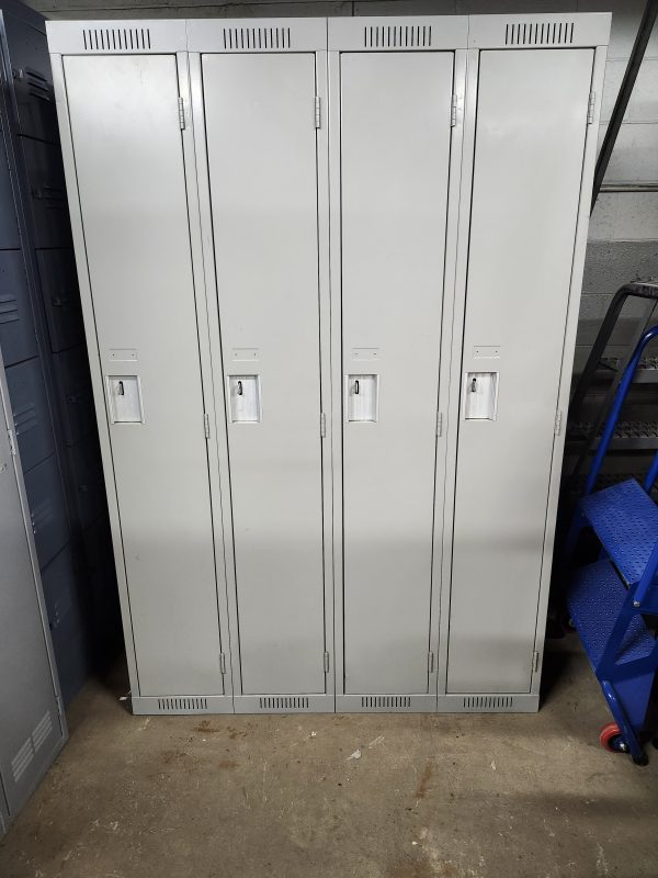 Casiers bloc de 4 portes presque neuf + que moitié prix.1