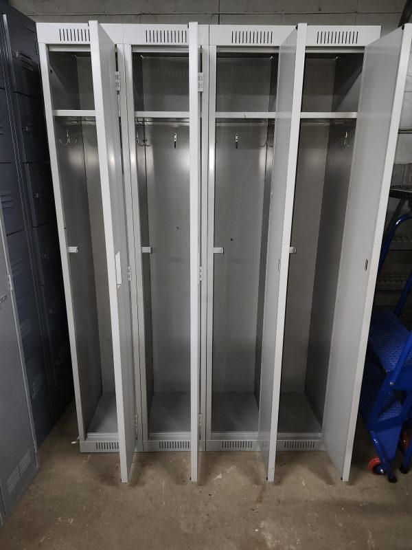 Casiers bloc de 4 portes presque neuf + que moitié prix.2