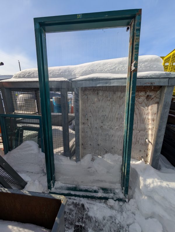 Fenêtre grand format avec cadre en acier 48” X 96”.1