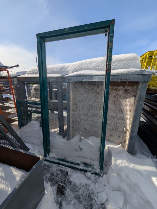 Fenêtre grand format avec cadre en acier 48” X 96”.2