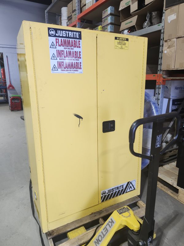 Armoire produits dangereux Just Rite 45 gallons.