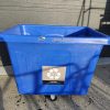 Bac de recyclage Rubbermaid sur roulettes