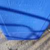 Bac de recyclage Rubbermaid sur roulettes