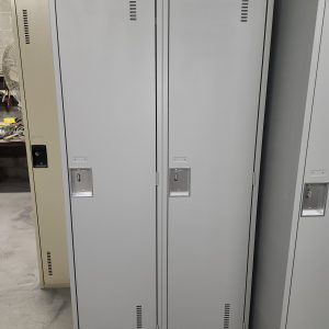 Laliberté Produits Industriels Casiers 18'' par porte comme neuf