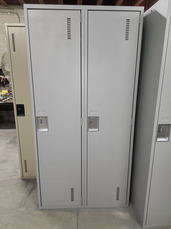 Casiers 18” par porte comme neuf