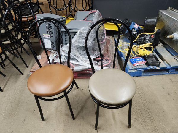 Tables de restaurant et chaises