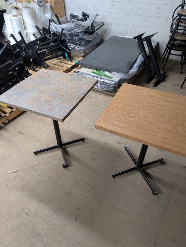 Tables de restaurant et chaises