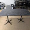 Tables de restaurant et chaises