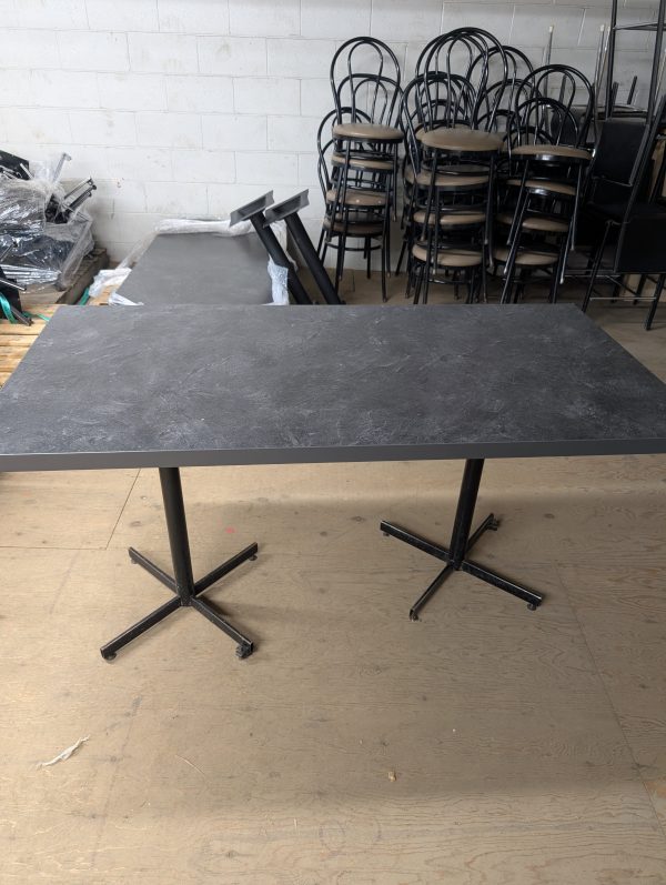 Tables de restaurant et chaises