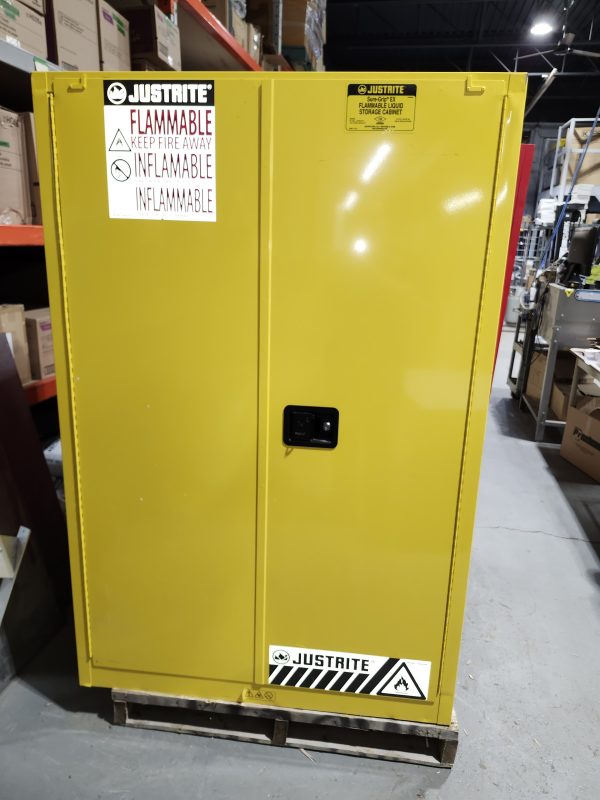 Armoire Produits Dangereux Justrite presque neuve 45 gal.