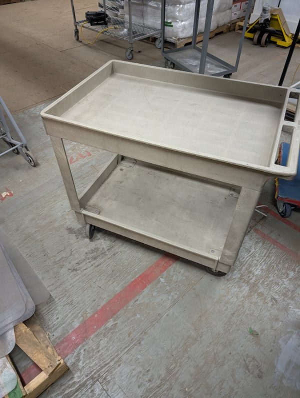 Chariot Rubbermaid gris